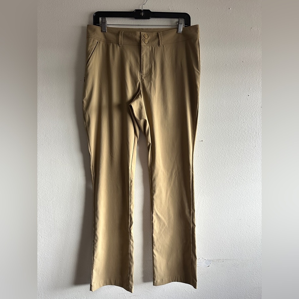 The North Face Women’s Athletic Pants in Khaki Size 8
